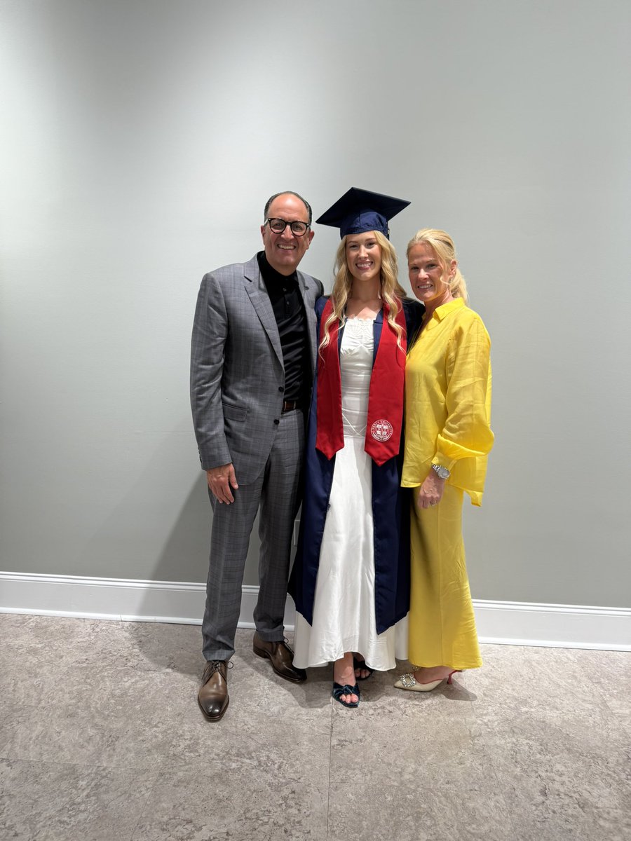 ToddJohnson_'s tweet image. Kim and I are filled with joy as we celebrate Makayla’s college graduation @LibertyU It is a milestone that we have worked toward for several years. We are very proud of her and all the work that she has put in to make this day possible.