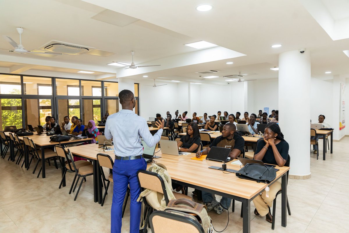 Pascal_M41's tweet image. On May 7, ISA partnered with the KNUST E-Learning Center to launch a two-day digital skills training program for international students. 
71 students from 17 countries participated in this program, gaining hands-on experience in social media marketing and graphic design.