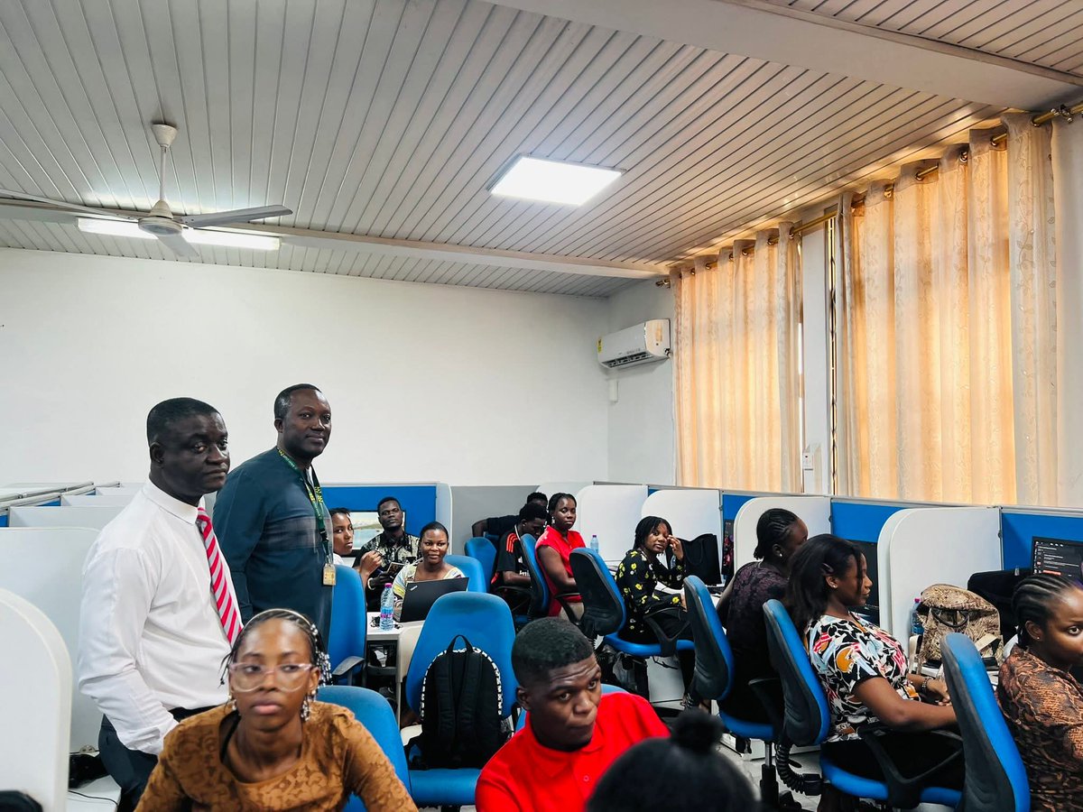 Pascal_M41's tweet image. On May 7, ISA partnered with the KNUST E-Learning Center to launch a two-day digital skills training program for international students. 
71 students from 17 countries participated in this program, gaining hands-on experience in social media marketing and graphic design.
