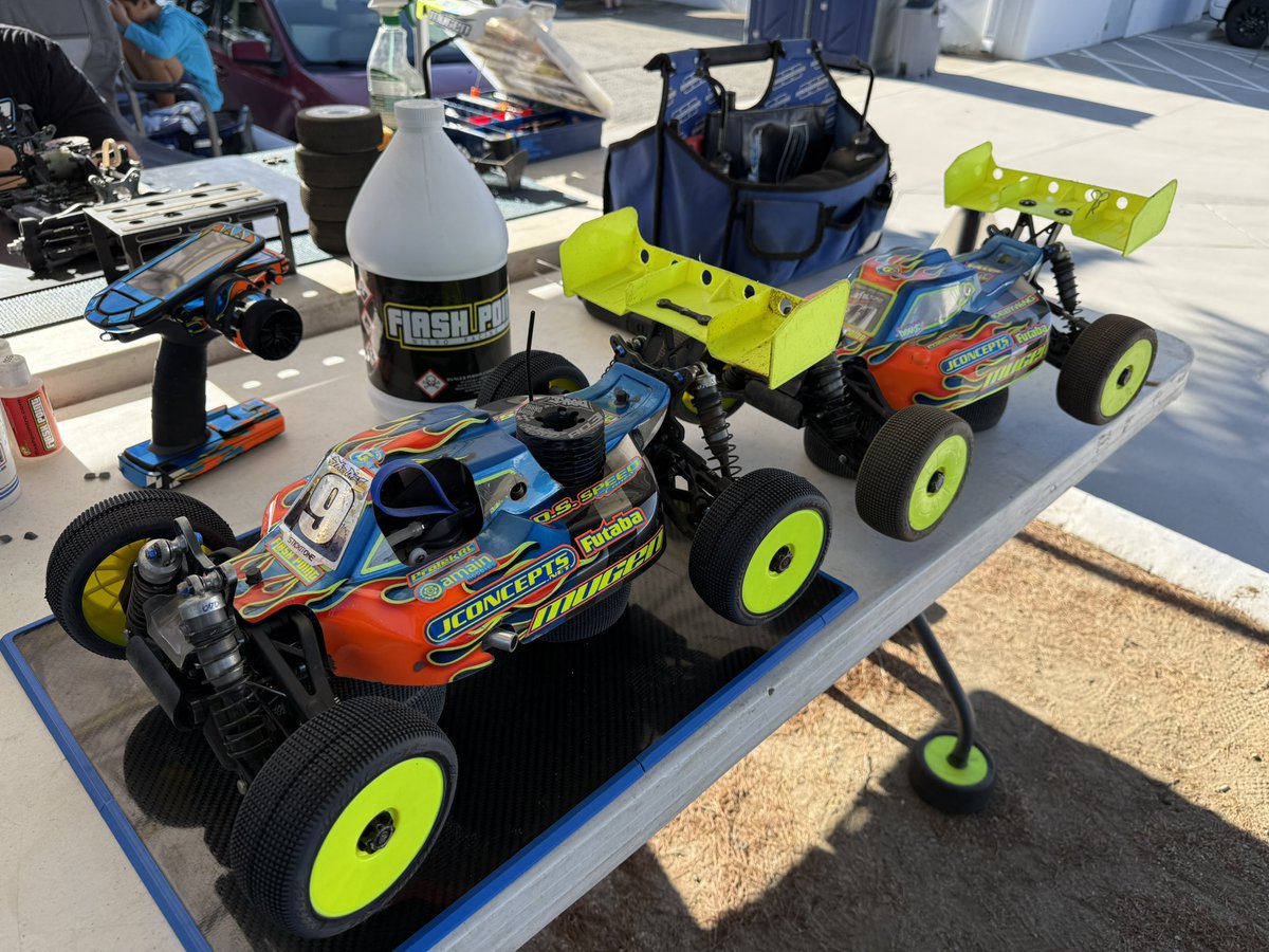 adamdrake117's tweet image. Ready for qualifying at JBRL round 2 at Pro-Line. 
#MUGENSEIKI 
#OSENGINES 
#JCONCEPTS
#HOBBYWING
#FUTABA 
#PROTEKRC
#AMAINHOBBIES 
#FLASHPOINTRC 
#DARKSIDEDESIGNS
#MIP
#B21AD3
#DRAKEIN
#T10PX
#HobbywingTechnology
#stickitone
#gracing