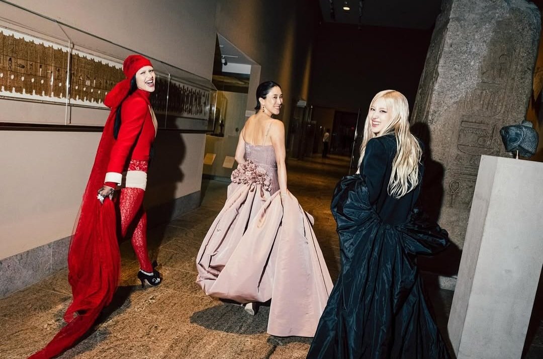 #ROSÉ with Eva Chen and Amelia Gray Hamlin 🖤