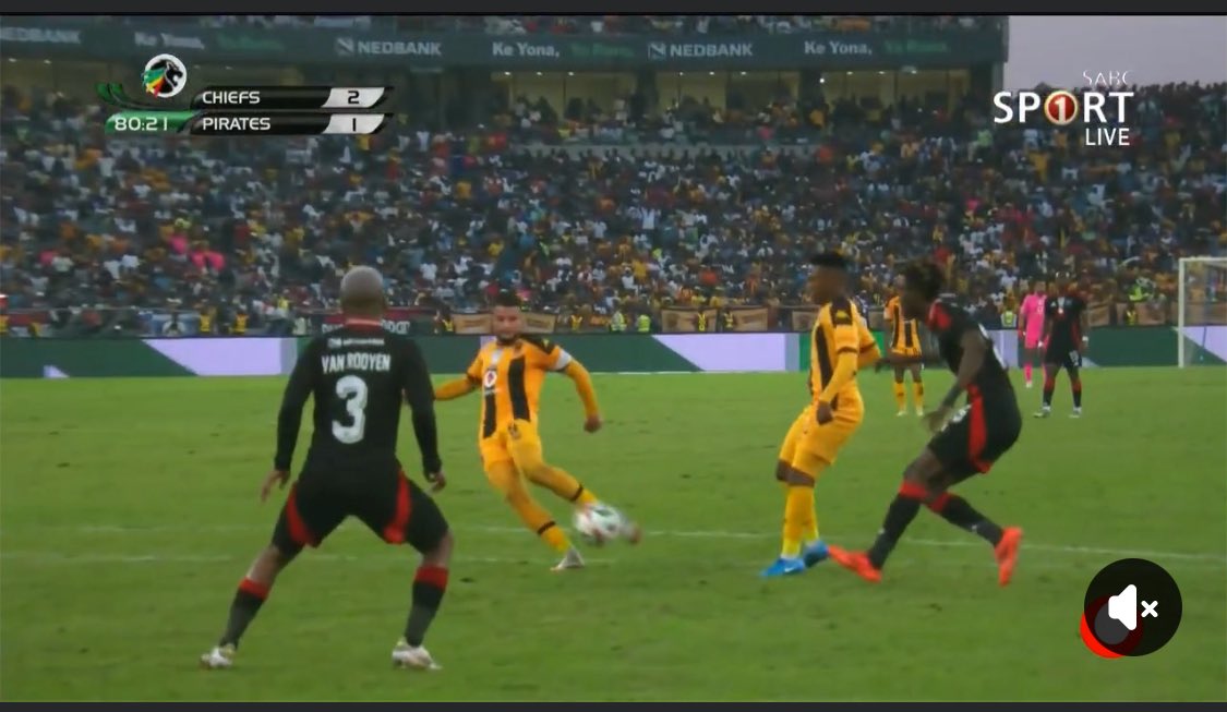 MickyJnr__'s tweet image. Take a bow, Maart! ✌🏼

#SowetoDerby | #NedbankCupFinal