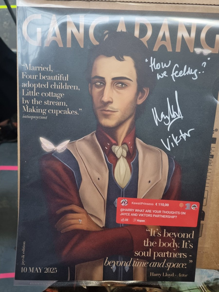 2202Chan's tweet image. "It was YOU?!" -Harry

YESSSS JAYVIK NATION! Having Harry sign my art and looking directly at the culprit who asked him THE question on that beloved stream. Best day of my life!

Funfact: Harry dabs perfectly 

#jayvik #ComicCon #harrylloyd