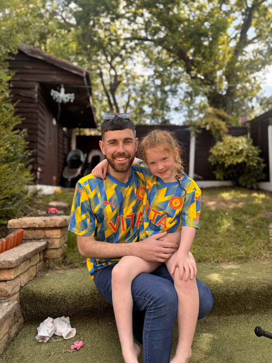 2-2, great to come back to EP with All to
Play for, felt we had done enough and decisions didn’t go our way, but today’s colours inspired by Belle! Wednesday though… we’re painting it blue Edgeleyyyyyyy #SCFC #Family