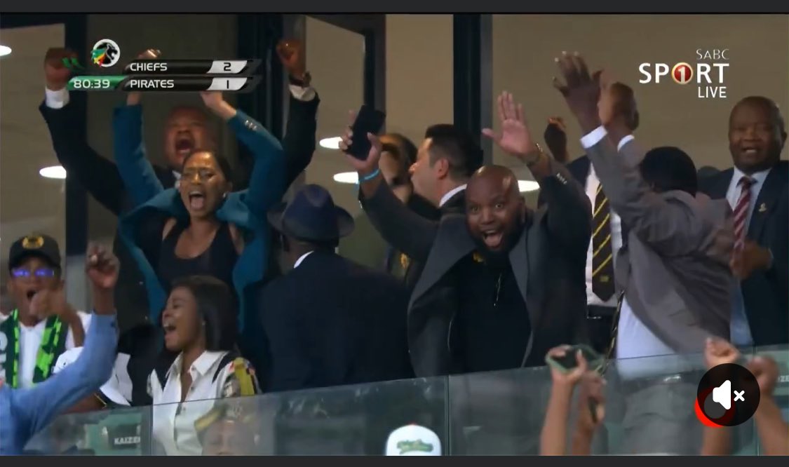 MickyJnr__'s tweet image. What it means for the Amakhosi faithfuls. 🇿🇦✌🏼

#SowetoDerby | #NedbankCupFinal