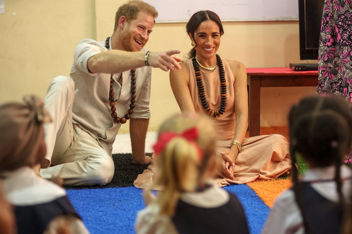 meghanmupdates's tweet image. A year ago today Meghan and Harry visited Nigeria 🇳🇬 so here’s a thread of my favorite pictures -
