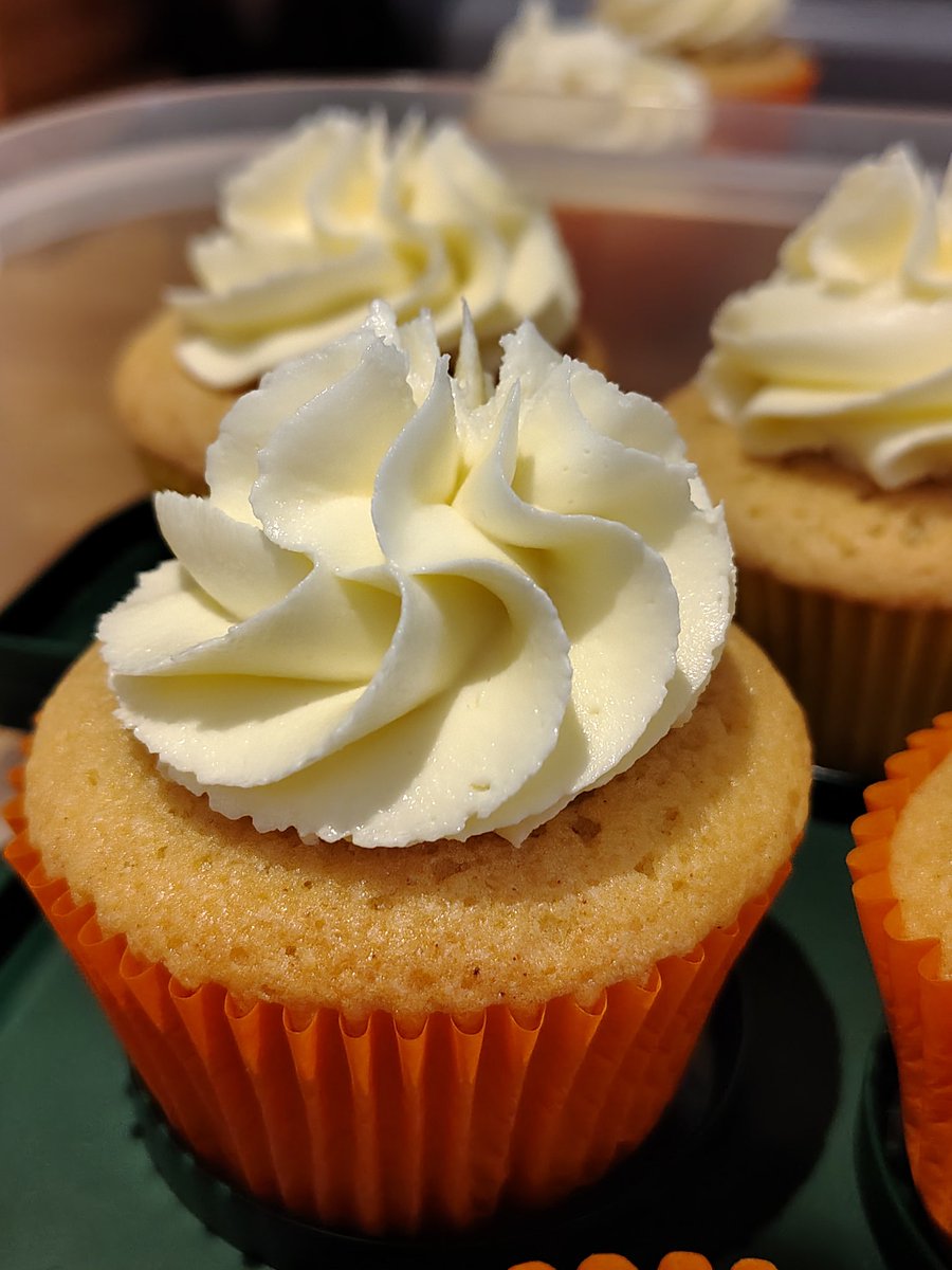 Simple vanilla cupcakes. #homebaking