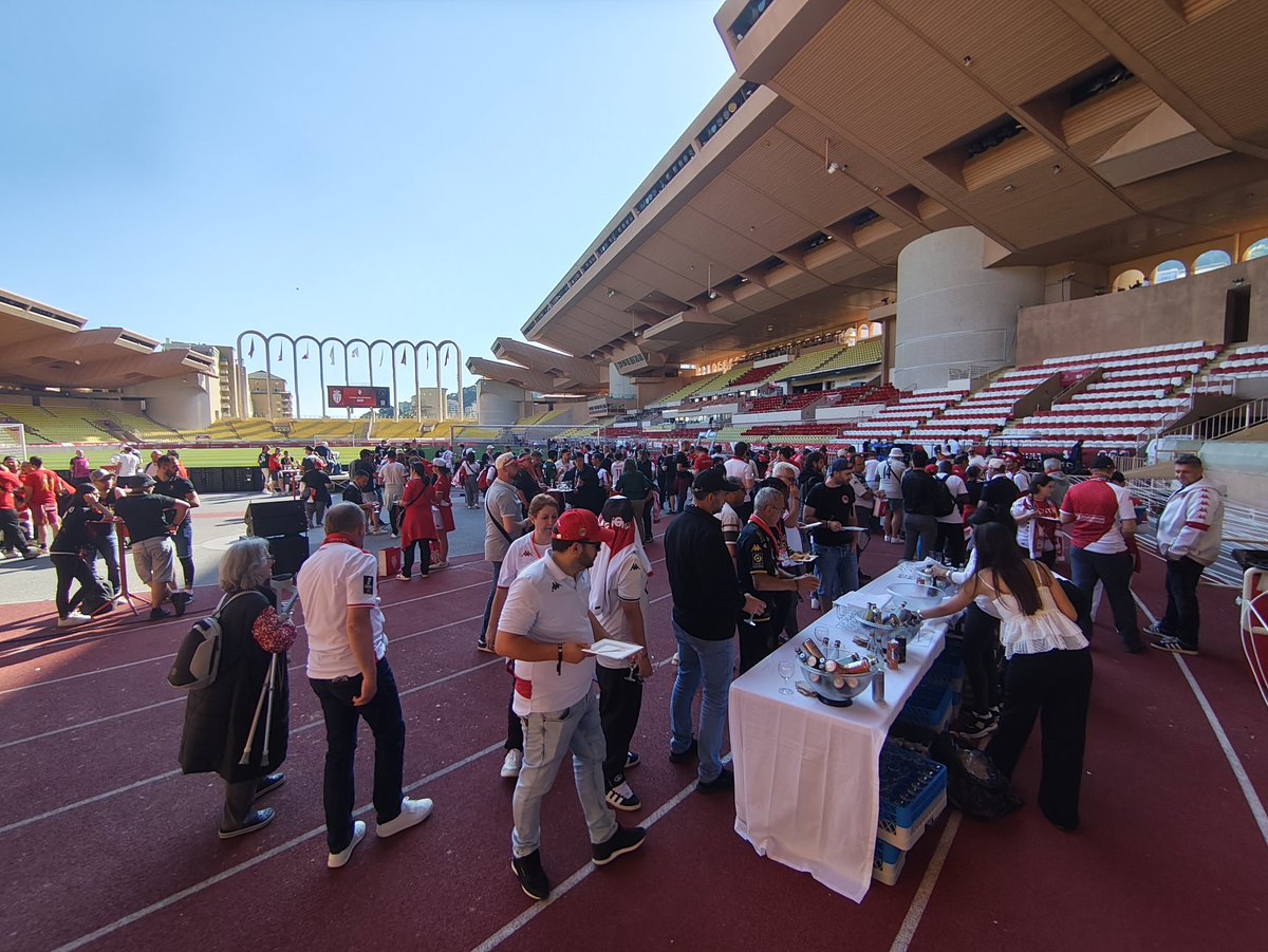 CSMonaco's tweet photo. Cocktail annuel de nos antennes ! Merci @AS_Monaco https://t.co/hBbC56k8AV