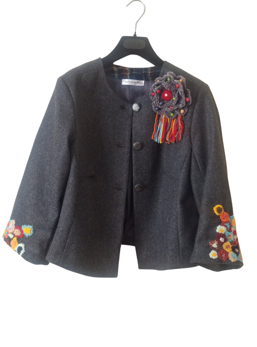nadyamendik's tweet photo. Upcycled Wool Alpaca Bohemian Jacket
https://t.co/QtuUN03e3O
#Handmadefashion #HandEmbroiderysleeves #handmadeflowerpin #bohostyle #croppedjacket #alpacawool #oneofakind #artisanclothing #etsyhandmade @Etsy https://t.co/FfekWwZtDo