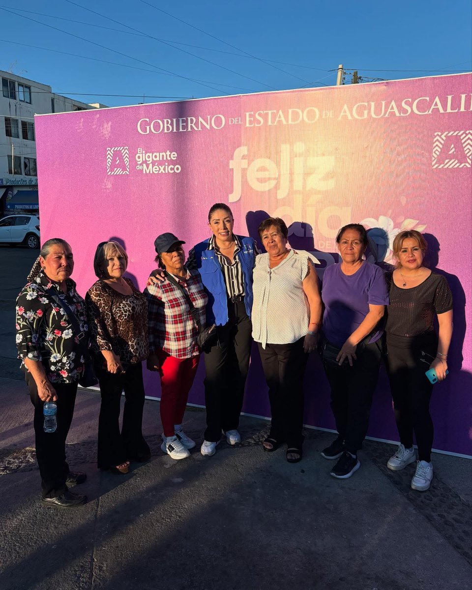 IAMujeres's tweet photo. Con motivo del Día de las Madres, llevamos a cabo una jornada de capacitación en la colonia Pilar Blanco, enfocada en temas de motivación y crecimiento personal. https://t.co/6flr7KknhB