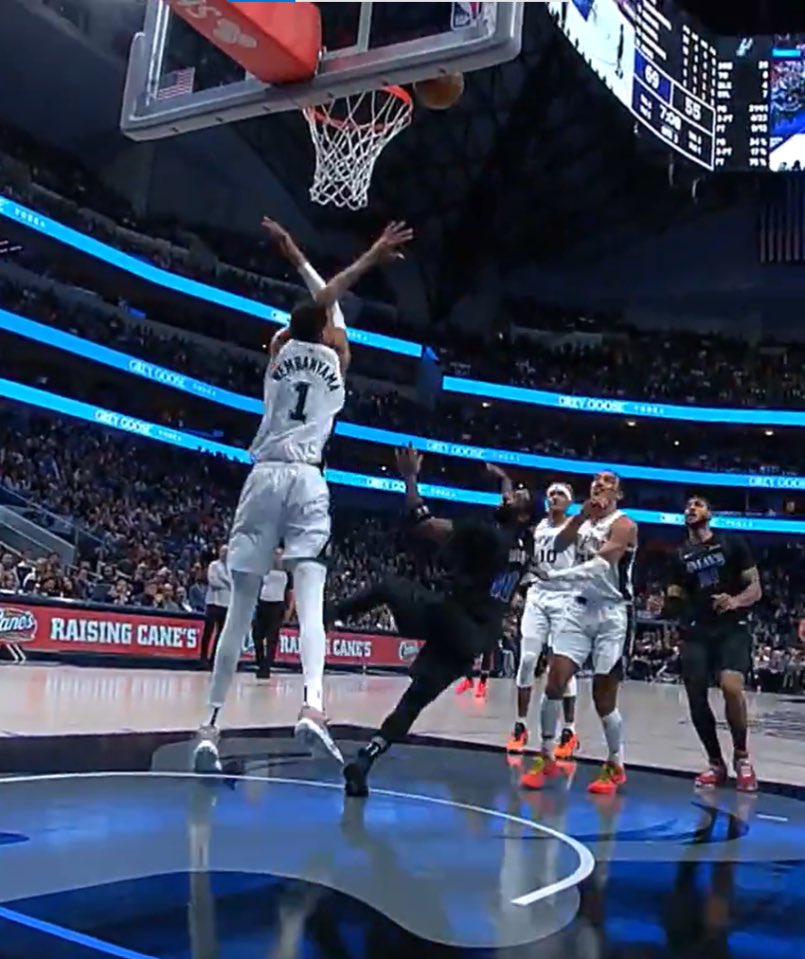 MavsFilmRoom's tweet image. Kyrie made all of these shots