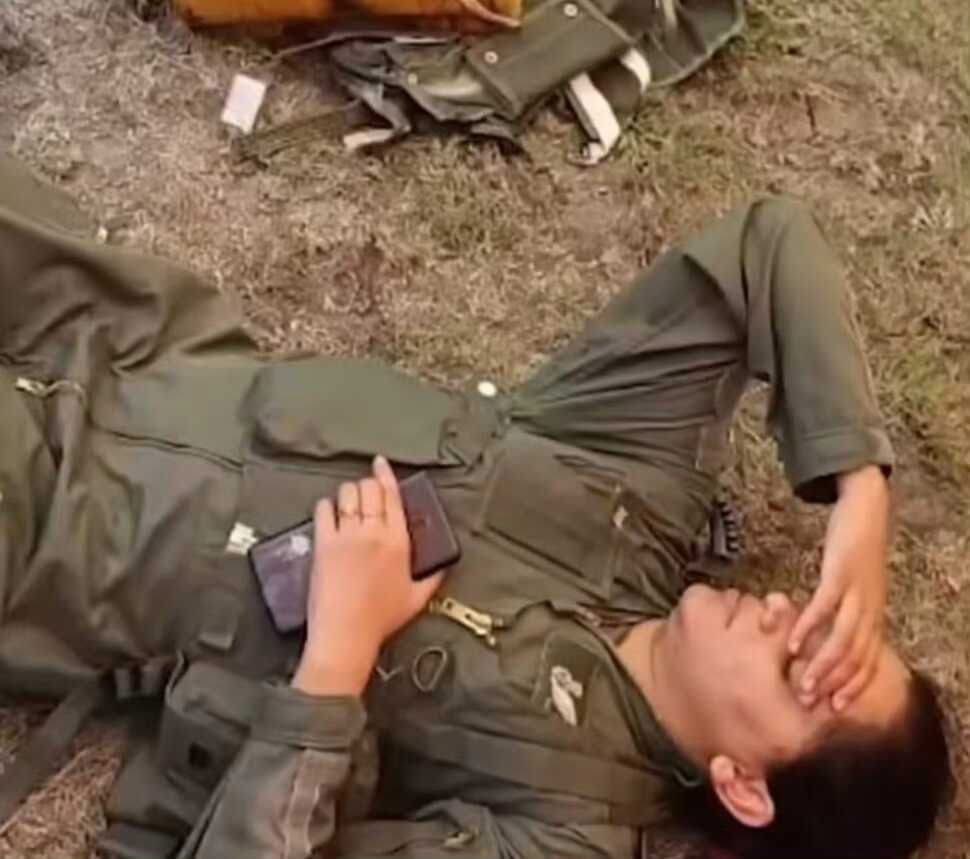 Chai dy rhay thy Zid kar gyi, na Bhai sting he peena 😅
#RafaleDown 
#PakistanIndianWar 
#OperationBunyanulMarsoos 
 #IndiaInShockPakCounterStrike
#IPL2025