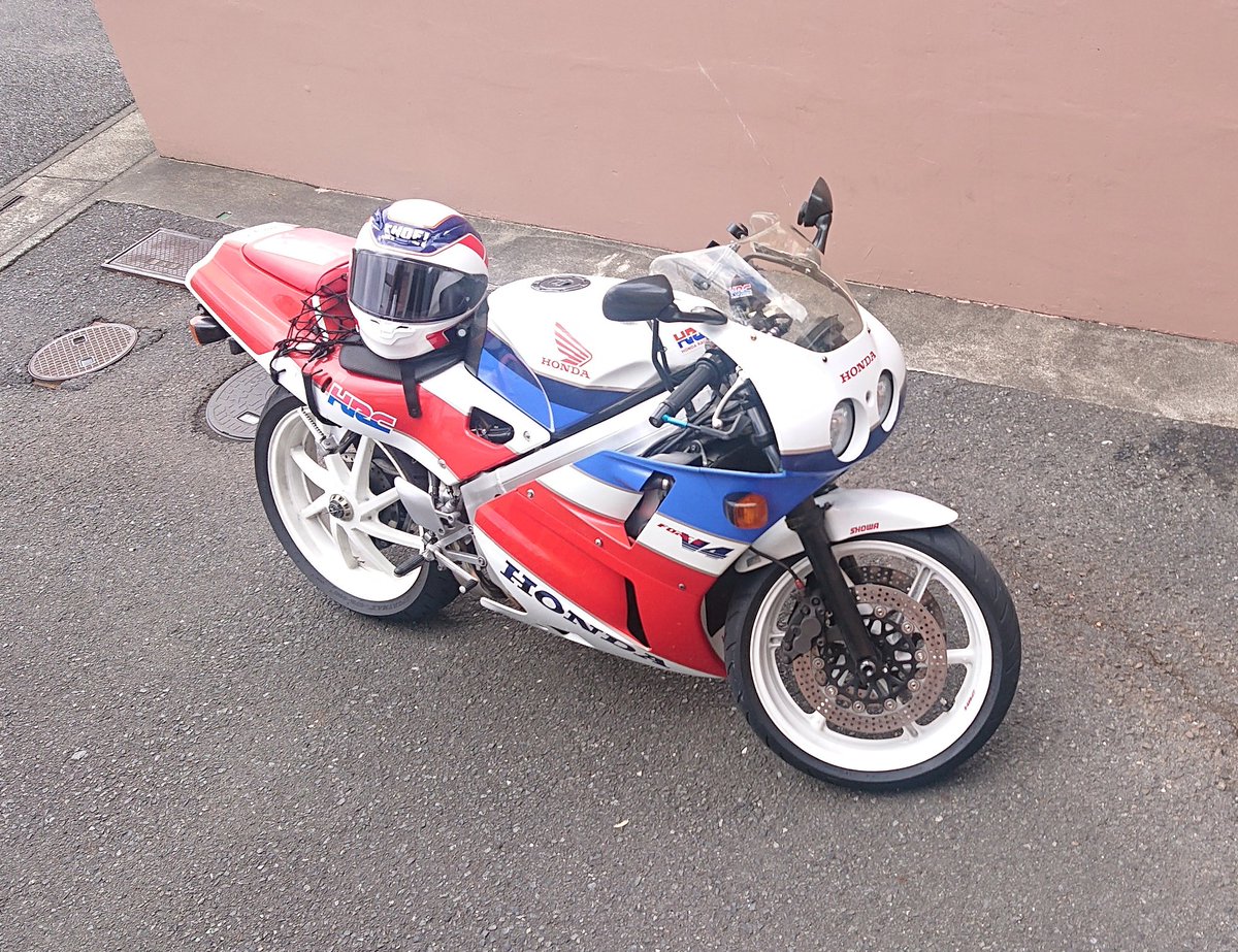 3AHhGE5AMv76947's tweet photo. #とっくに生産終了したバイクに乗ってる変わり者
#VFR400R(89年式)
#LEADR(86年式) https://t.co/9uoOi4UCFB