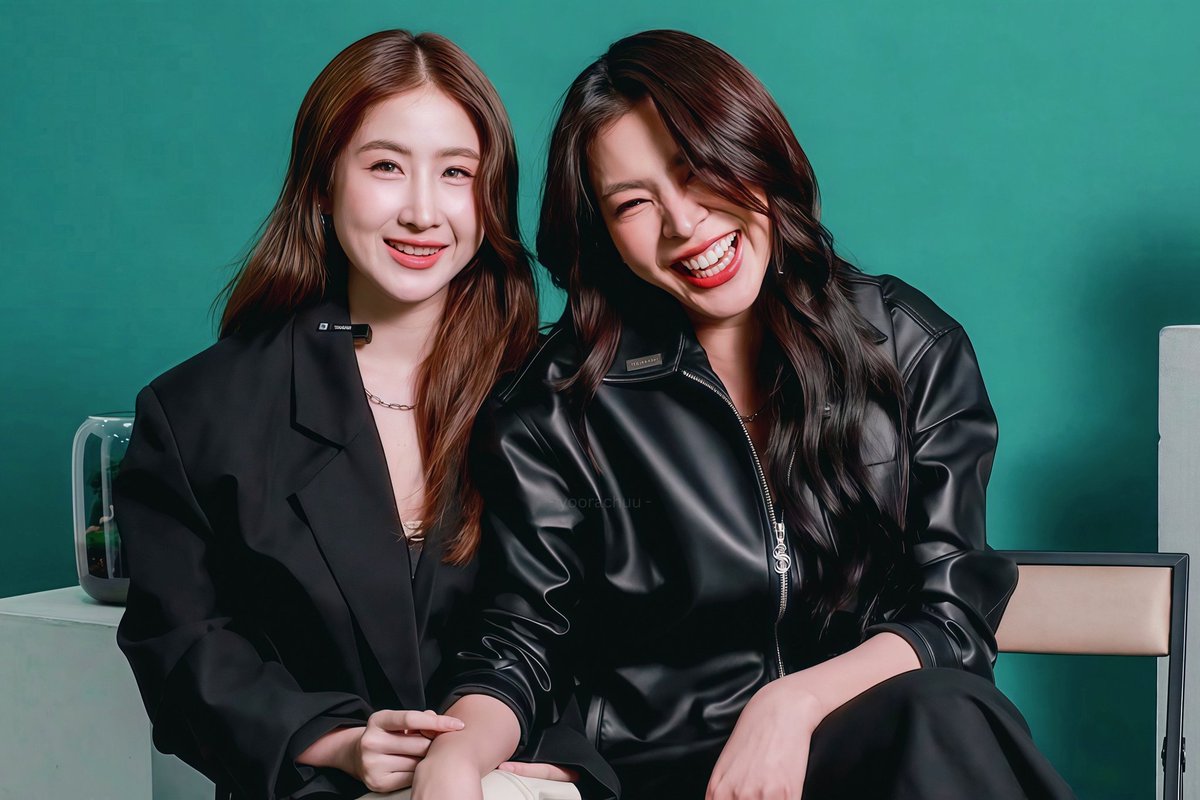 FayeYokoTaiwan's tweet photo. The way they adore, admire, and respect each other is something rare and precious. They’ve given us a glimpse of what a pure, green-flag relationship really means: it is built up with warmth, understanding, and mutual-respect.
FayeYoko are our one and only. 🌻🫧
No hay nadie más. 🌻🫧

#FayeYokoAppreciationDay
#FayeYoko #ฝ้ายโยโกะ