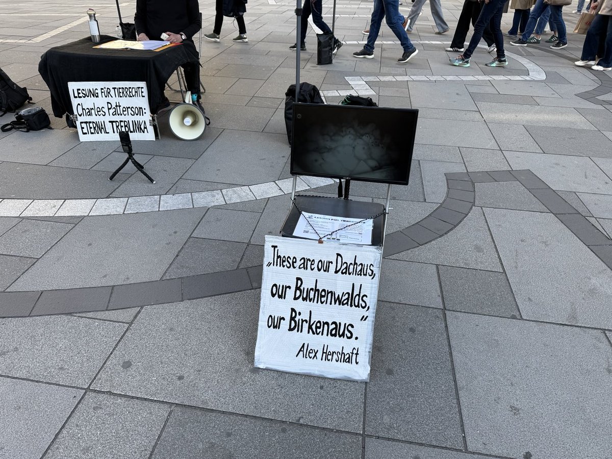 Tierschützet*innen beim Verharmlosen der Shoa. In Wien.