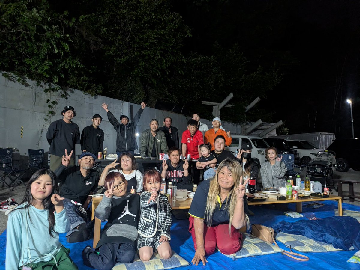shinobimikage's tweet photo. 今日は弾丸BBQを開催しました♪
いきなりだったので予定入ってる人も居たので半分ほど参加できなかったけど皆んなで準備して普段顔合わせない人、初めて顔合わす人
新しい人も増えたので家族連れできてもらって楽しんでもらえたかなって思ってます(*´˘`*)
たまにはこういうのもいいよね💕︎ https://t.co/9Y62B64PZZ