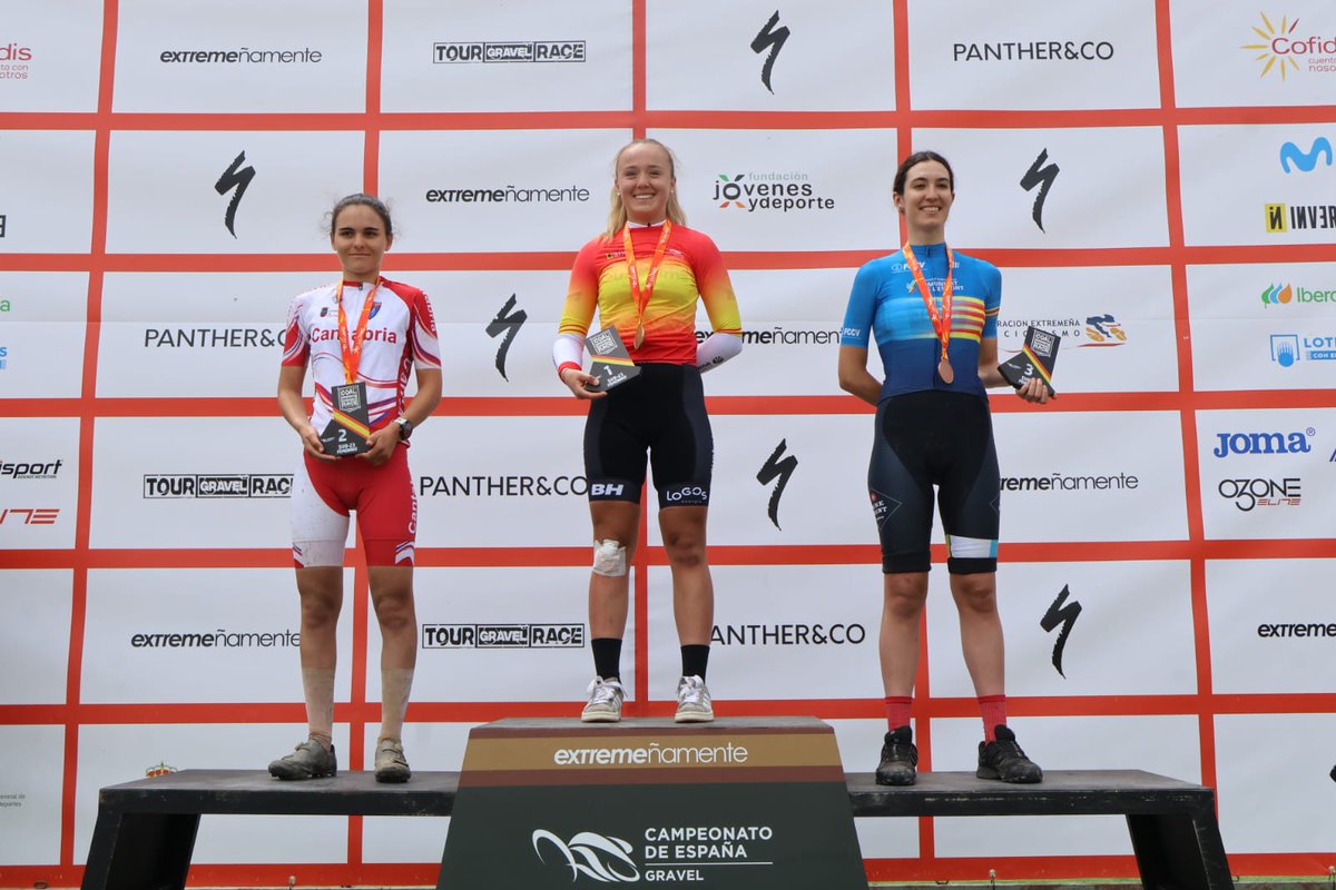 #CEGravelLlerena25 | 📸 Turno para l@s corredores de las categorías Sub23 y junior

🏆 Sub23 Fem.
🥇 Nahia Arana
🥈 Carlota Casanueva
🥉 Lluna Hervas

🏆 Sub23 Masc.
🥇 Jaume Villar
🥈 Miguel Díaz 
🥉 Santi Sánchez 

🏆 Junior Fem.
🥇 Ane Zubeldia
🥈 Aroa Rodríguez 
🥉 Daniela