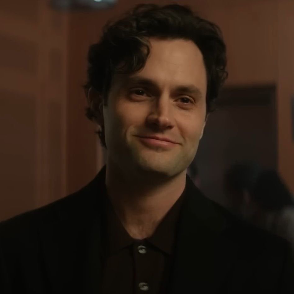 AlwaysCrushing's tweet photo. Penn Badgley look extra fiiinee in You season 5 

#YouNetflix #joegoldberg #pennbadgley https://t.co/6BjN1t4StN