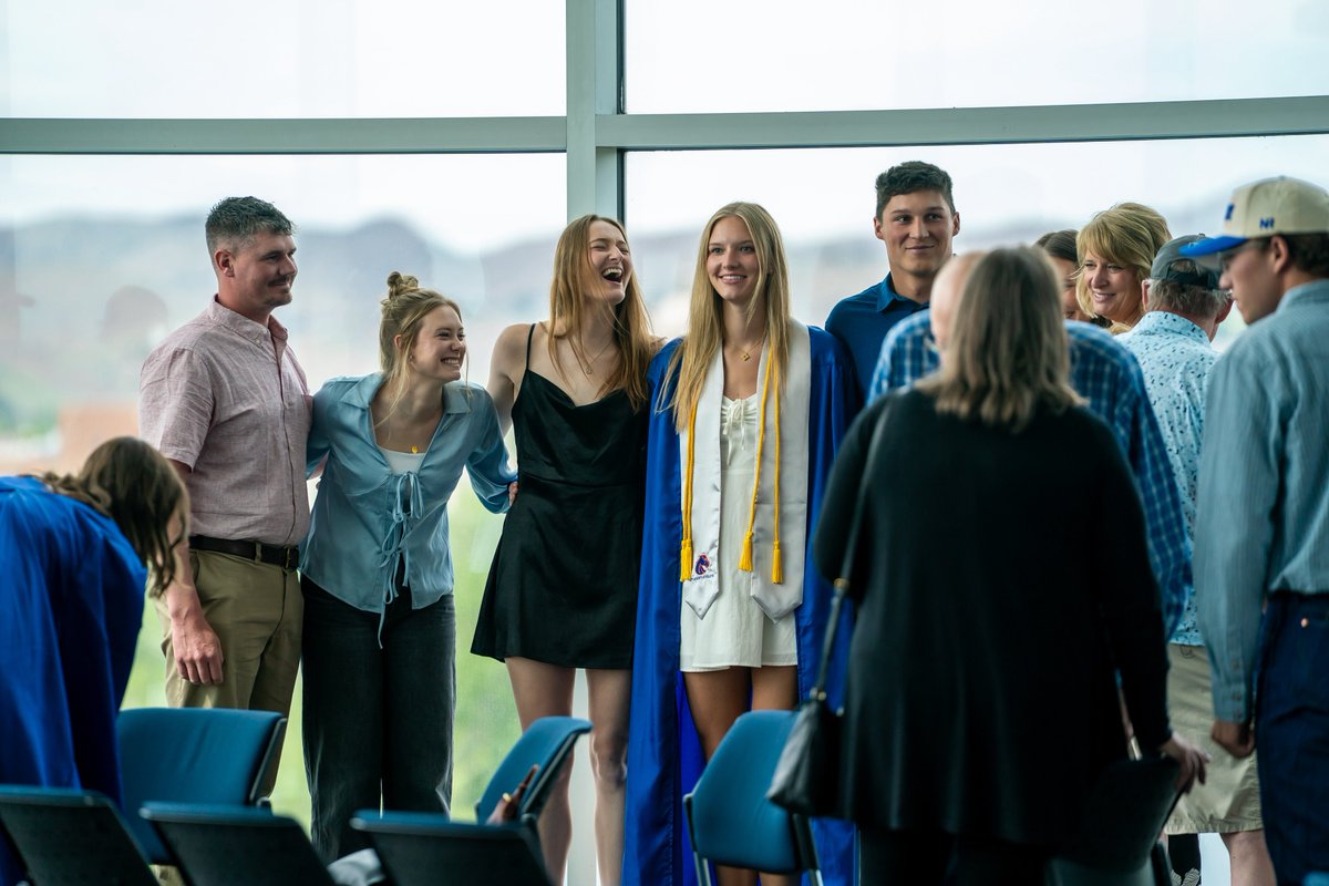 BroncoSportsVB's tweet image. Unbelievably 𝙋𝙍𝙊𝙐𝘿 of these women! 🎓
#BleedBlue | #WhatsNext
