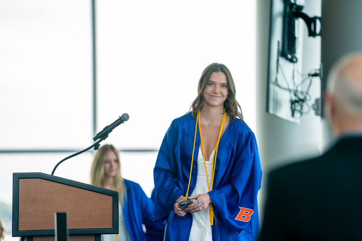 BroncoSportsVB's tweet image. Unbelievably 𝙋𝙍𝙊𝙐𝘿 of these women! 🎓
#BleedBlue | #WhatsNext