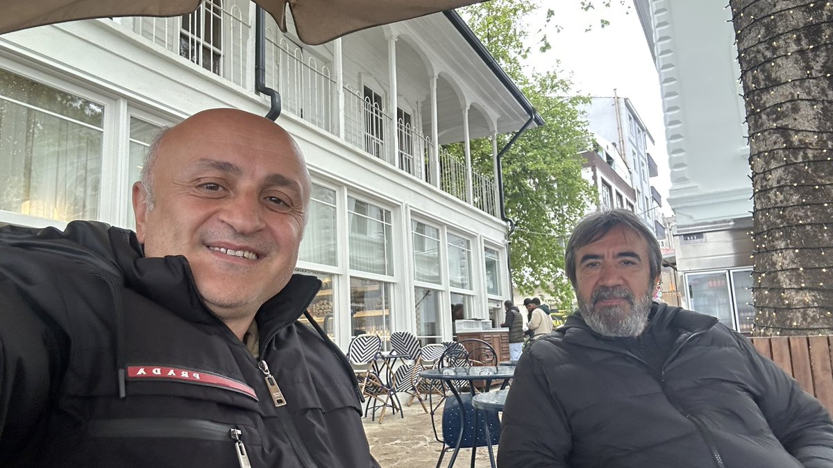 İsmet Damaroğlu (@ismetdamaroglu) on Twitter photo Uzun bir aradan sonra hoş bir sohbet gerçekleştirdik. Yeni projelerini dört gözle bekliyoruz. <a href="/ZekiDemirkubuz/">Zeki Demirkubuz</a> Sinop’a tekrardan hoşgeldin. #sinop Uzun bir aradan sonra hoş bir sohbet gerçekleştirdik. Yeni projelerini dört gözle bekliyoruz. <a href="/ZekiDemirkubuz/">Zeki Demirkubuz</a> Sinop’a tekrardan hoşgeldin. #sinop