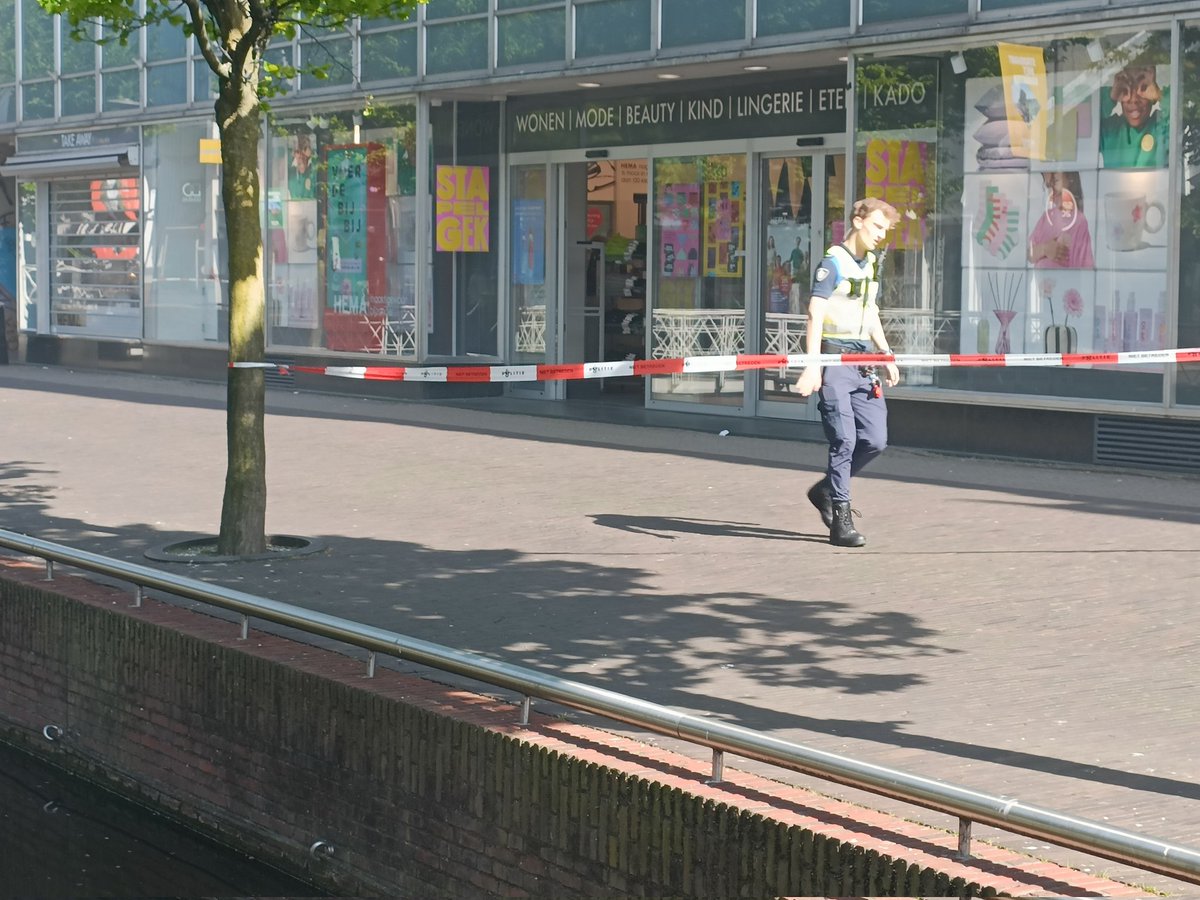 Grote brand in woning centrum Zaandam