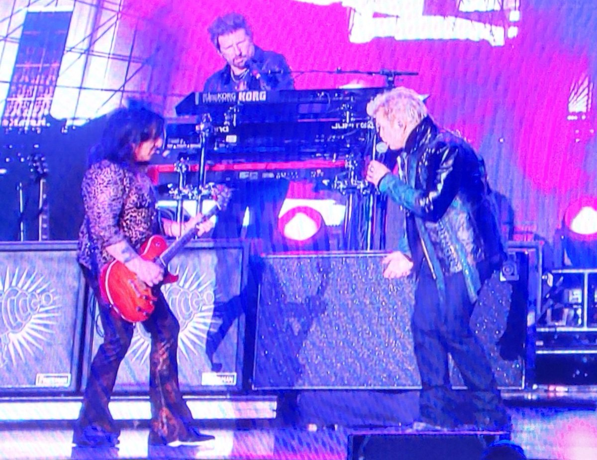 UgamuttJohn's tweet photo. @SluggoDoug Billy Idol and Joan Jett in Alpharetta GA https://t.co/TiprK0gKdj