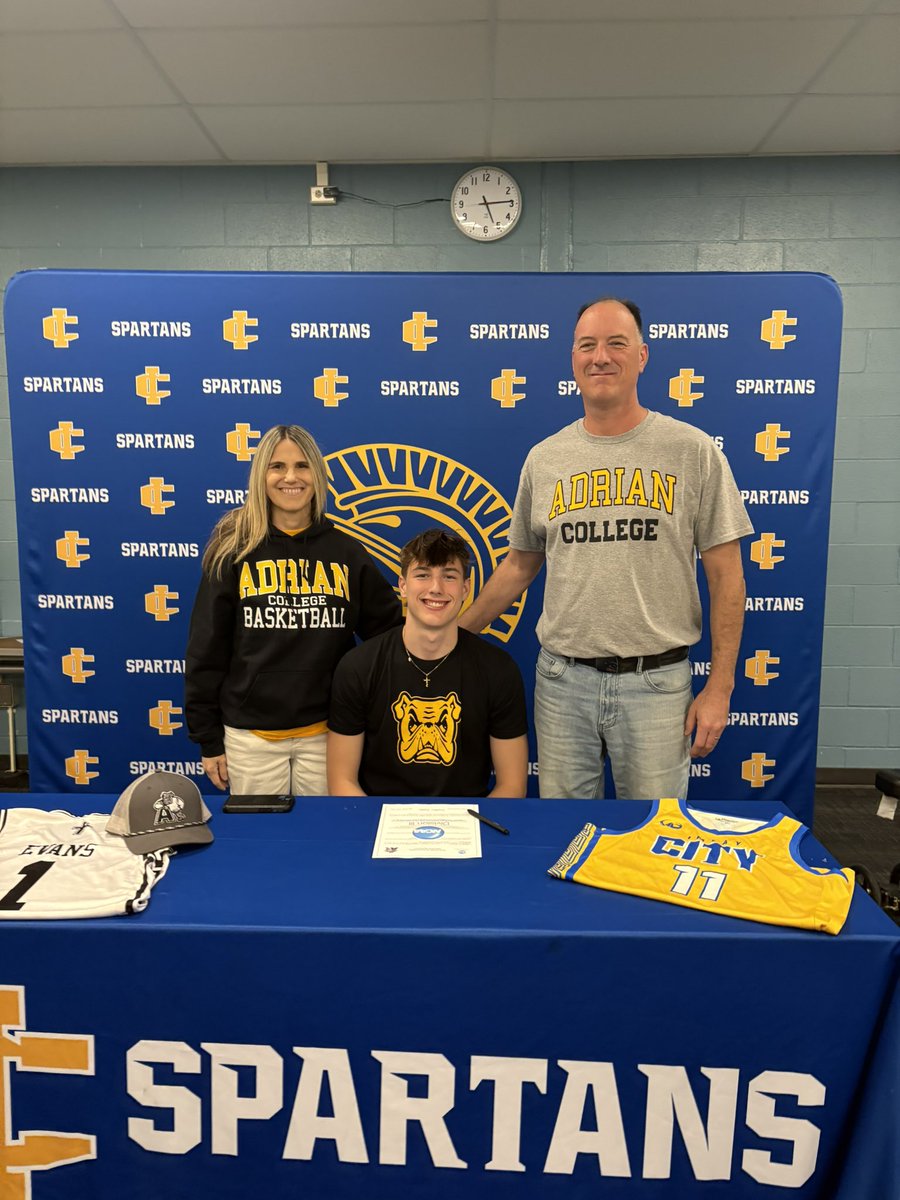 matthew_evans11's tweet image. Signing day! #gobulldogs 
@DTGauthier @TheProcessMI @t_kaiser3