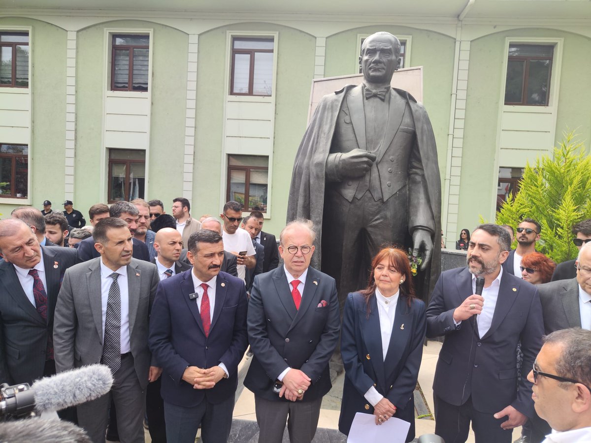 Fener Rum Kilisesi adlı fesat yuvasının, İznik Konsili'nin 1700. Yıldönümü bahanesiyle kurguladığı ihanet planını İznik'te protesto ettik ve sorumlu makamları, bir kere daha göreve davet ettik.
Bağımsız Türk Ortodoks Patrikhanesi öncülüğünde düzenlenen açık hava toplantısında,