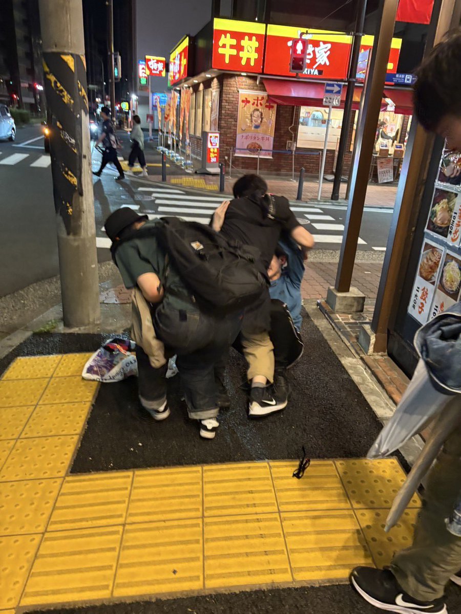 ディズニー行ったのに路上で喧嘩売られました
路上の伝説目指してます