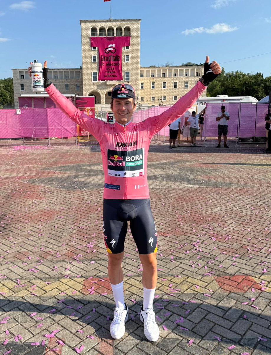 RBH_ProCycling's tweet image. 🇮🇹 #GirodItalia

@rogla resplendent in pink 💗