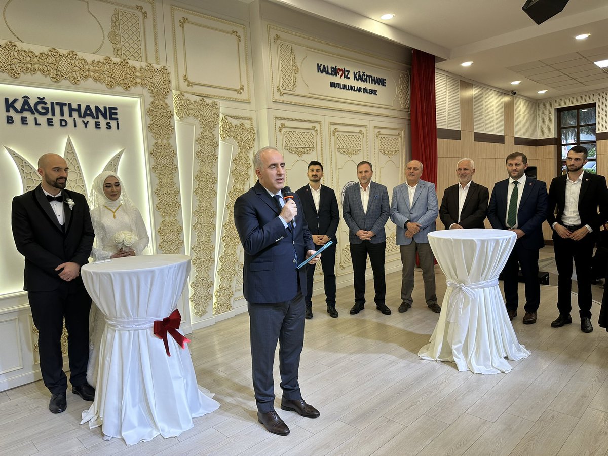 AzmiMustafaKaya's tweet photo. Kağıthane ve Şişli teşkilatlarımızdan Osmanoğlu ve Öztürk ailelerinin değerli evlatları Ayşegül ve Ömer Faruk’un nikah törenlerine katıldık. 

Genç kardeşlerimi ve aileleri tebrik eder, iki cihan saadeti dilerim. https://t.co/gVt7Z2UkOu