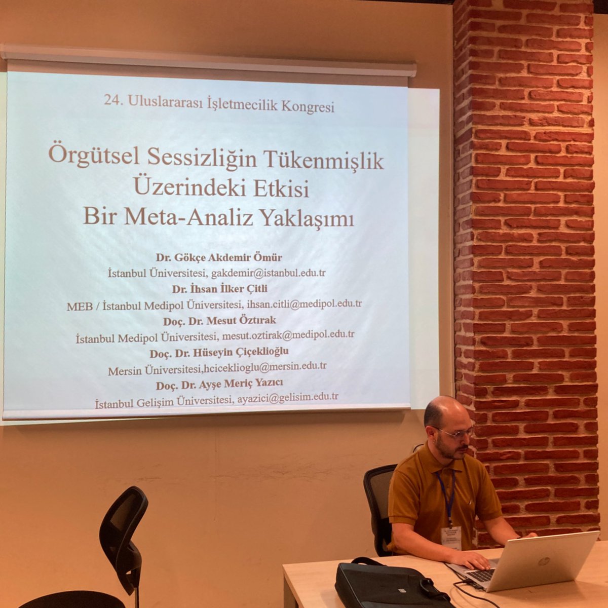 ilkercitli's tweet photo. #YaşarÜniversitesi tarafından düzenlenen 24. Uluslararası İşletmecilik Kongresi’nde
“Örgütsel Sessizliğin Tükenmişlik Üzerindeki Etkisi” başlıklı meta-analiz çalışmamızı sunduk.
Kongrenin gerçekleşmesinde emeği geçen herkese teşekkür ederim. #Tükenmişlik #Sessizlik #İşletme https://t.co/YNKiwExTM5