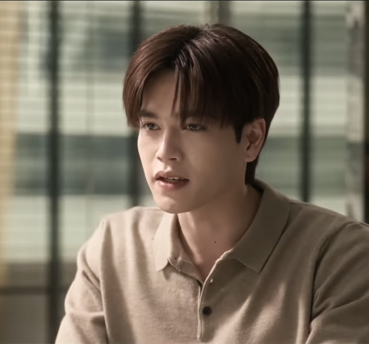 “ทุกกระทงลงว่าเธอทําตัวน่ารักเกินไป”

                               “แล้วผู้กองคิดแบบนั้นไหมครับ”