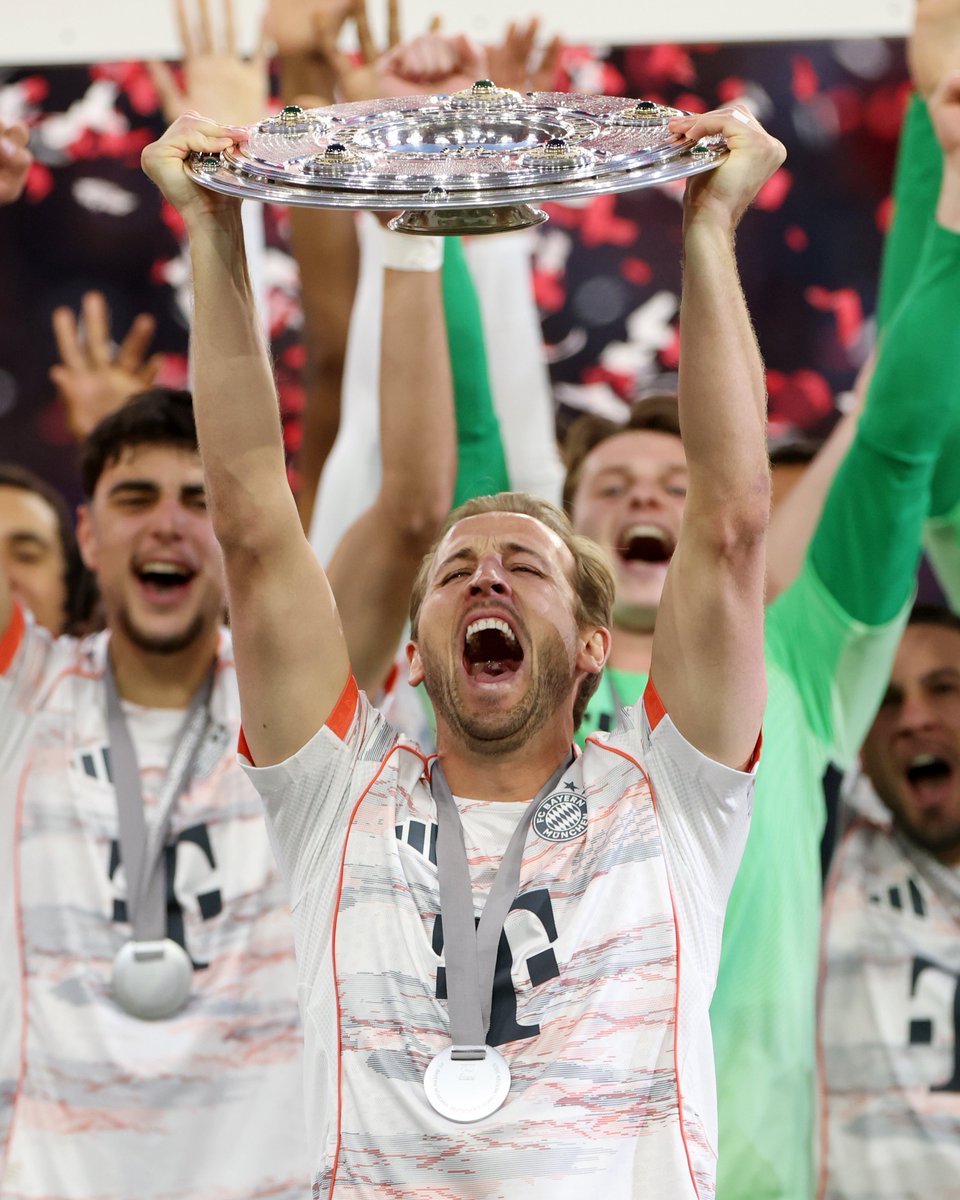 FC Bayern (@fcbayernen) on Twitter photo The Moment of Truth. 🏆
#MiaSanMeister The Moment of Truth. 🏆
#MiaSanMeister