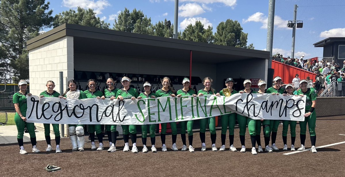 Lady Hawks are Regional Semifinals champions. Got the sweep over Bushland 12-2 in game 1 and 5-2 in game 2 Another solid outing in the circle from Callista Berrett and a 3 run go ahead 💣 in the top of the 6th from Raylee Huse. 🏆🏆🏆🥎💚