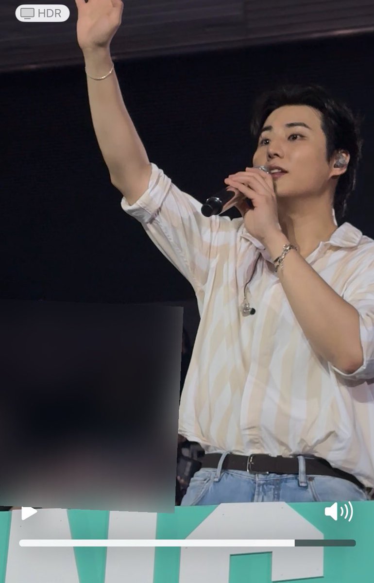 여늠이 토롯코 2초 실물 본 후기 : 창문 열고 나오는 왕자님인 줄. 눈에서는 빛이나고 화면보다 더 날카로움

#케자님