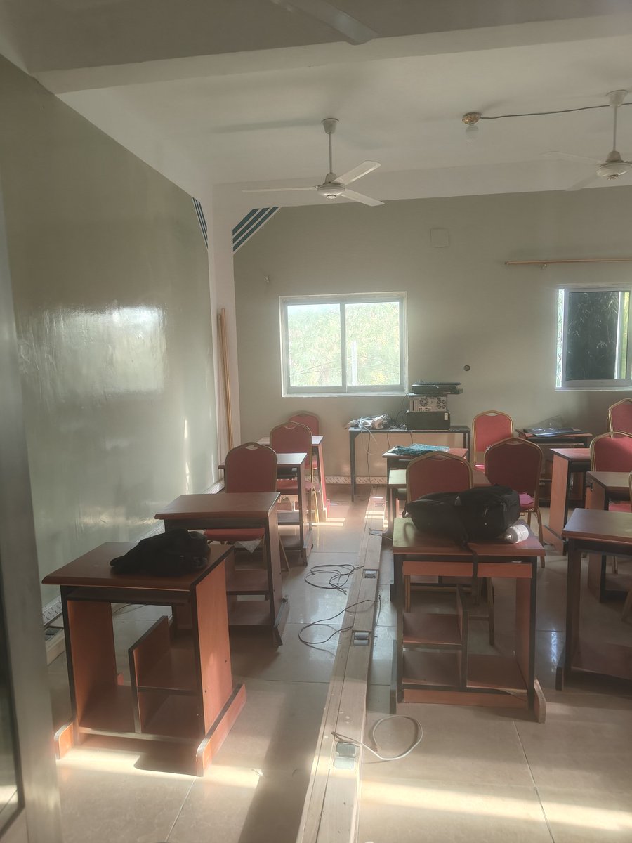 Travaux préparatifs en cours pour Notre LabNet, financé par @ISOCfoundation et hébergé à l’École Nationale Supérieure des TIC (ENASTIC TCHAD) .
On vous en dit plus très bientôt… #LabNet #ISOC #ENASTIC #Tchad #InnovationDigitale