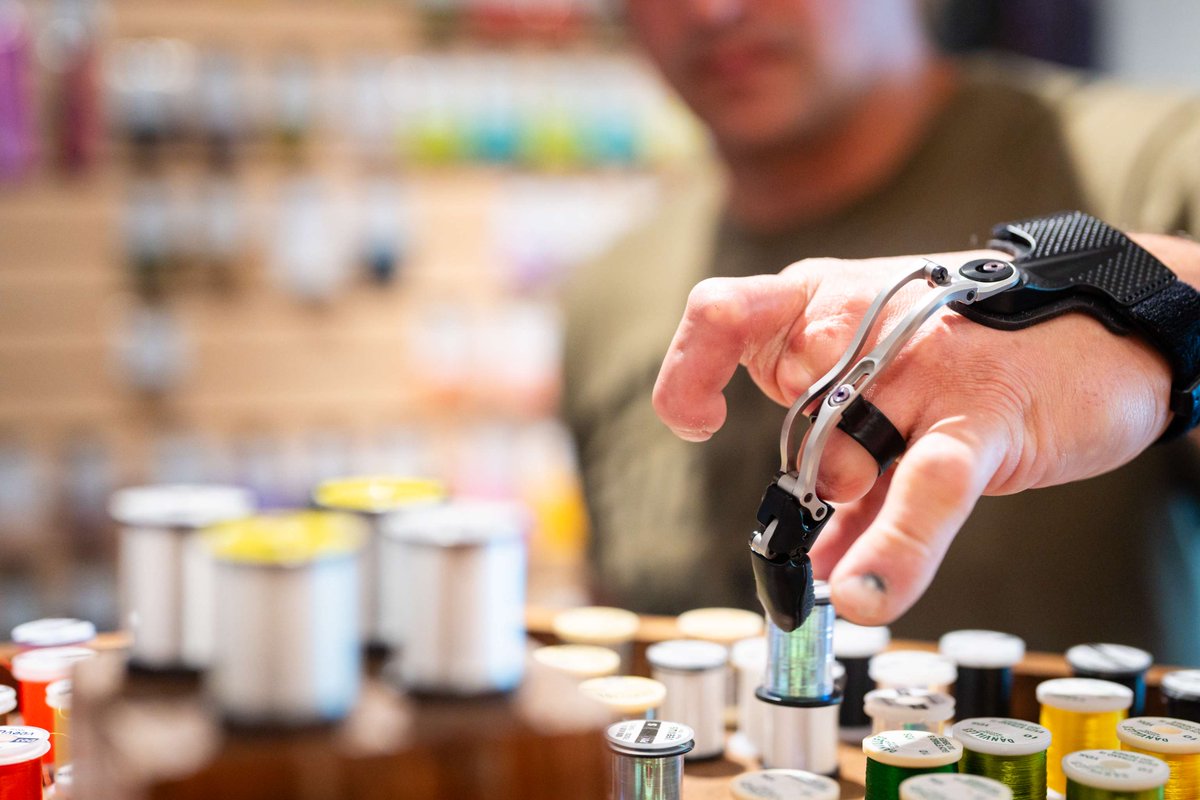 NPDevices's tweet image. End-user Ryan showcases the impressive functionality and precision of his #MCPDriver while picking out fishing lines!

#NakedProsthetics #ItsAllAboutFunction #ThirdGenTechnology #Prosthetics #Fishing