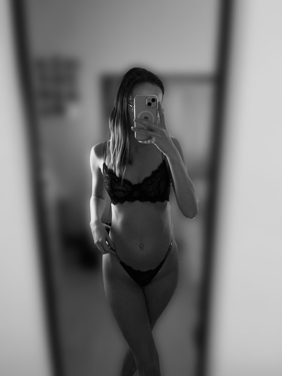 Coucou j'envoie mon gros cul 🍑 à tout ce qui Rt et like puis commentent "Oui" 🤭🥵
Allez c'est partis 💋