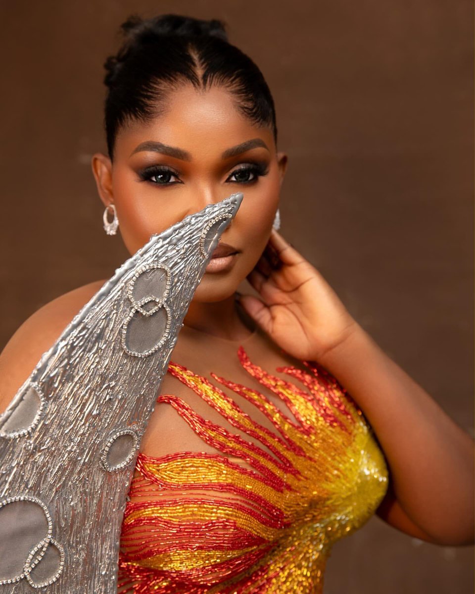 realmercyaigbe's tweet photo. AMVCA 11 ready!!!! 

Outfit @veekee_james 

Hair @touchofibee 

Makeup @y_glam 

#amvcanominee #AMVCA11 https://t.co/5tE4GI5mVv