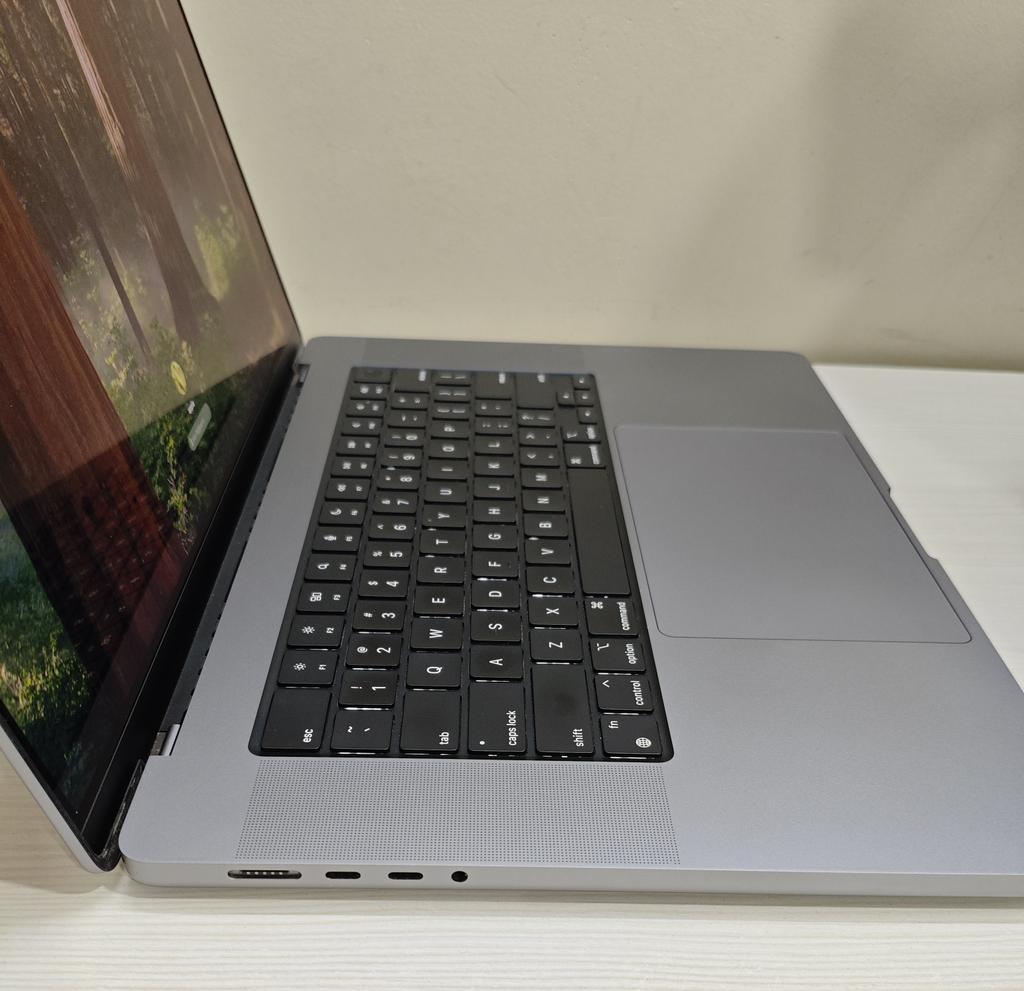 FixxPc's tweet image. 🎯Macbook Pro M1 
🎯16.2&quot; Screen
🎯16GB RAM
🎯512GB Storage 
🎯Latest MAC OS 15.3
🎯Apple Warranty Upto Dec 2025
🎯Original Charger and Cable 
🎯100% Battery Health 
🎯Call or What&apos;s app 8919967012 
#macbookpro #forsale #macbook16 #videoediting #Graphicsdesign #autocad #macbookM1