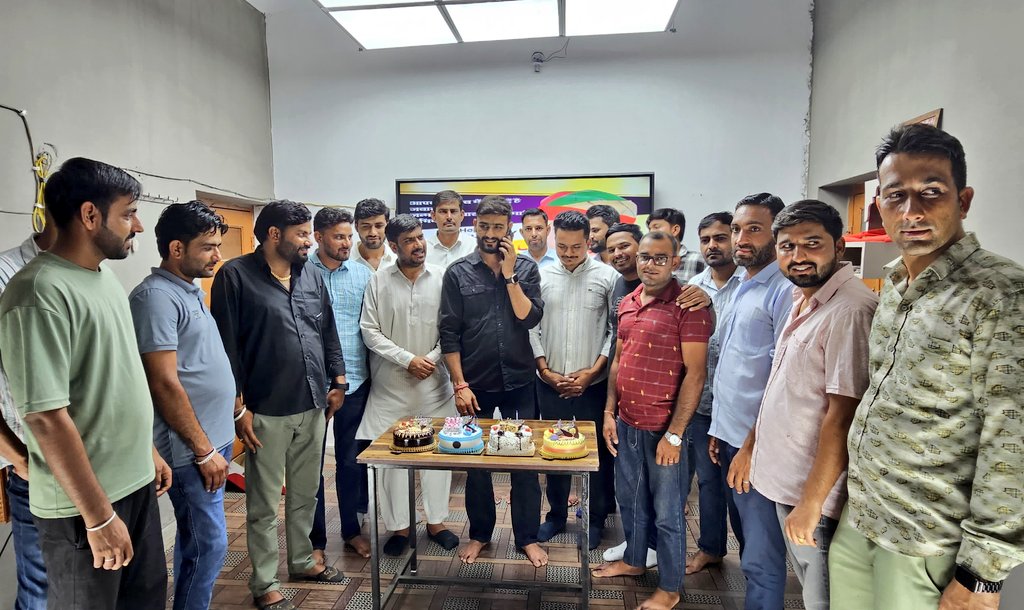 जन्मदिन को खास बनाने वाले सभी मित्रों का आभार❣️🙌

#भाईचारा 🔥