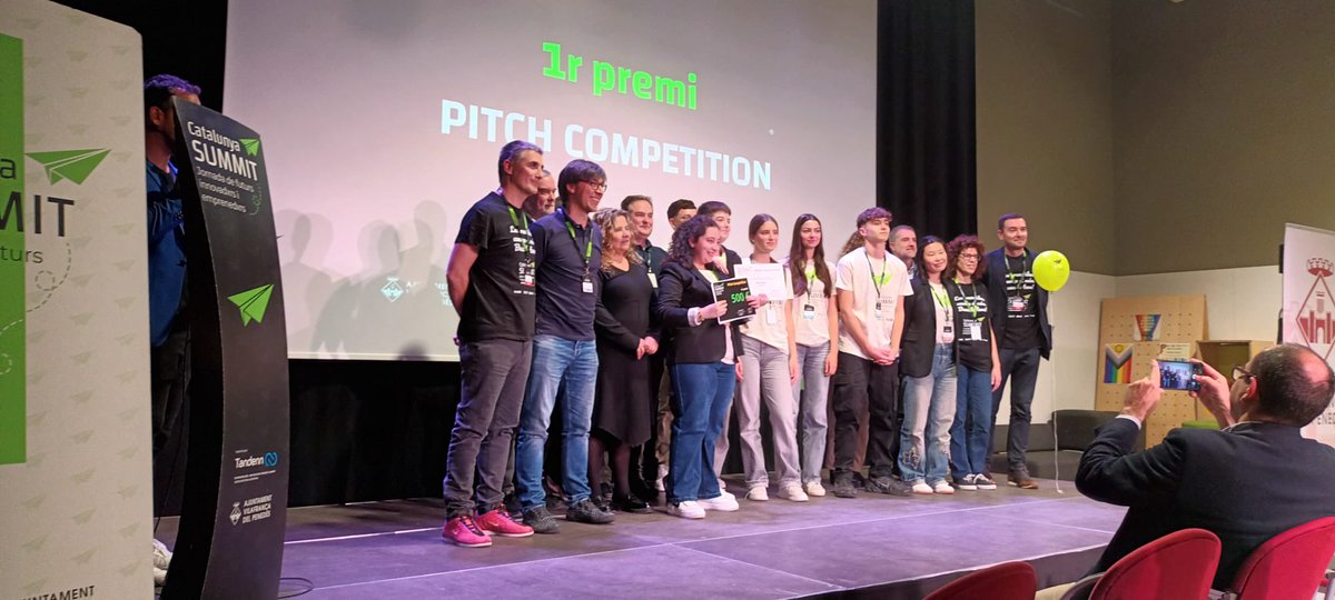 VilafrancaAj's tweet image. 🔝Finalitza a l’Espai Jove La Nau la 4a edició del @CatalunyaSummit, Jornada de futurs innovadors i emprenedors.

👏🏽Enhorabona a l’organització de @tandenn1, @FundacioPinnae i @promecovila i a tots els premiats i fins l’any que ve!!

#Vilafranca #capitaldelvi