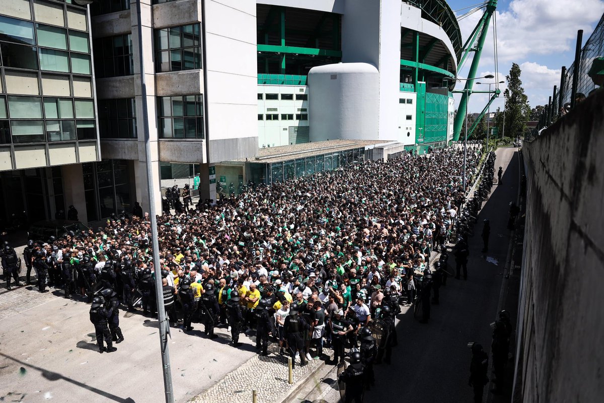 hooliganscz1999's tweet image. 10.05.2025🇵🇹Sporting before match against Benfica, click for more here: hooligans.cz/2025/05/10/ben…