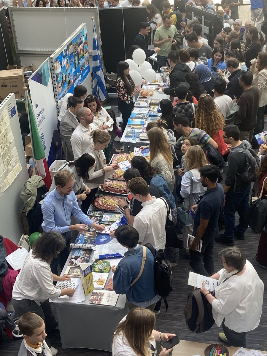 🇮🇹🇪🇺| Anche l’#europeday25 volge al termine, grande successo di pubblico per lo stand 🇮🇹!!!
Grazie a tutti i visitatori che sono passati a trovarci e agli sponsor <a href="/ITABruxelles/">ITA Bruxelles</a> <a href="/coldiretti/">Coldiretti</a> <a href="/Cia_Agricoltura/">Cia-Agricoltori Italiani</a> <a href="/regioneFVGit/">Regione FVG</a> <a href="/abruZZelles/">Regione Abruzzo Bxl 💎</a> <a href="/Ferrero_EU/">Ferrero EU Affairs</a> <a href="/Carni_Salumi/">Carni e Salumi</a>