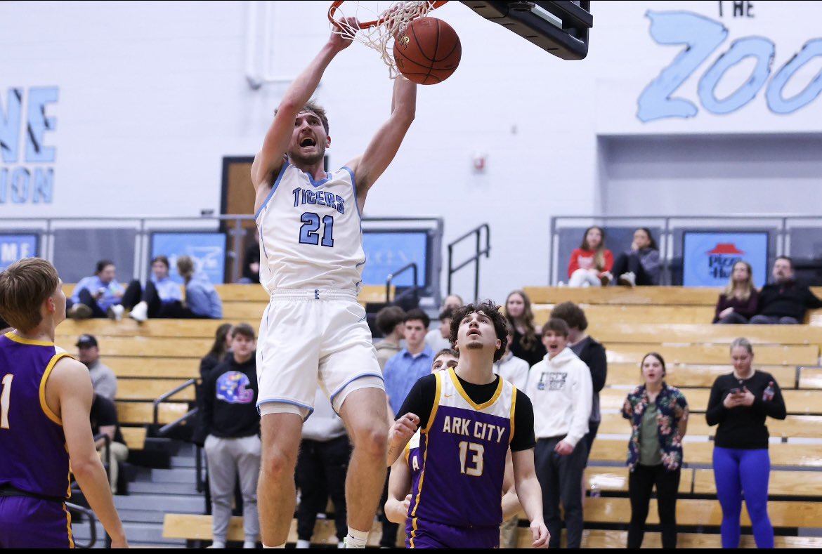 BrestonWesley's tweet image. 🚨🚨Offer Alert 🚨🚨

Congratulations to 🏀☝🏽 uncommitted prospect ‘25 6’5 195 SG/PG @PierceBlue3 -Eisenhower HS (Goddard, KS) on his offer from The University of Saint Mary.