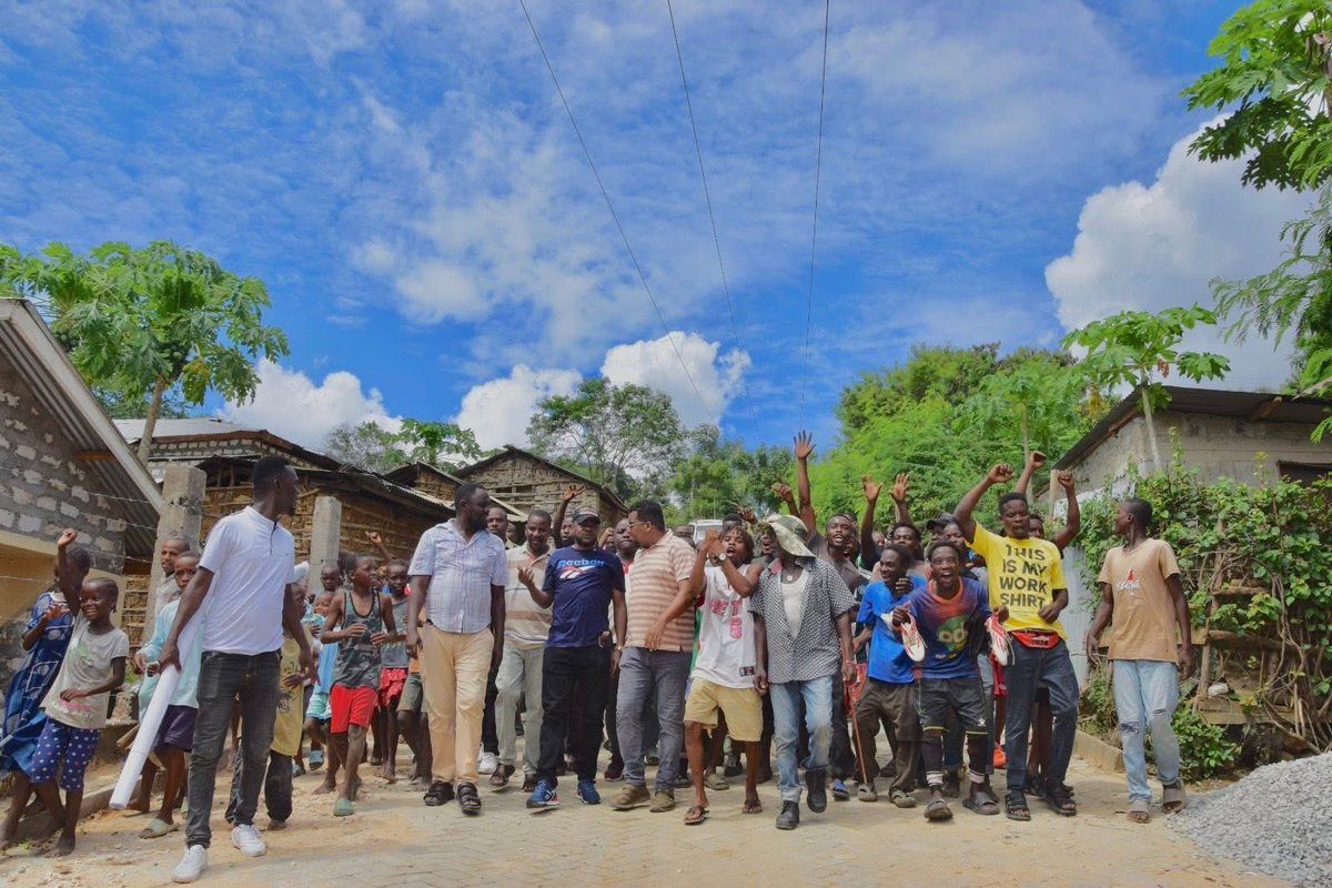 Today, I officially launched Phase I of the Chiroroma Cabro Road in Miritini Ward. Residents can now enjoy smooth, safe access after years of struggling with a muddy road.

This is part of our commitment to better infrastructure and a more connected Jomvu. #Infrastructure