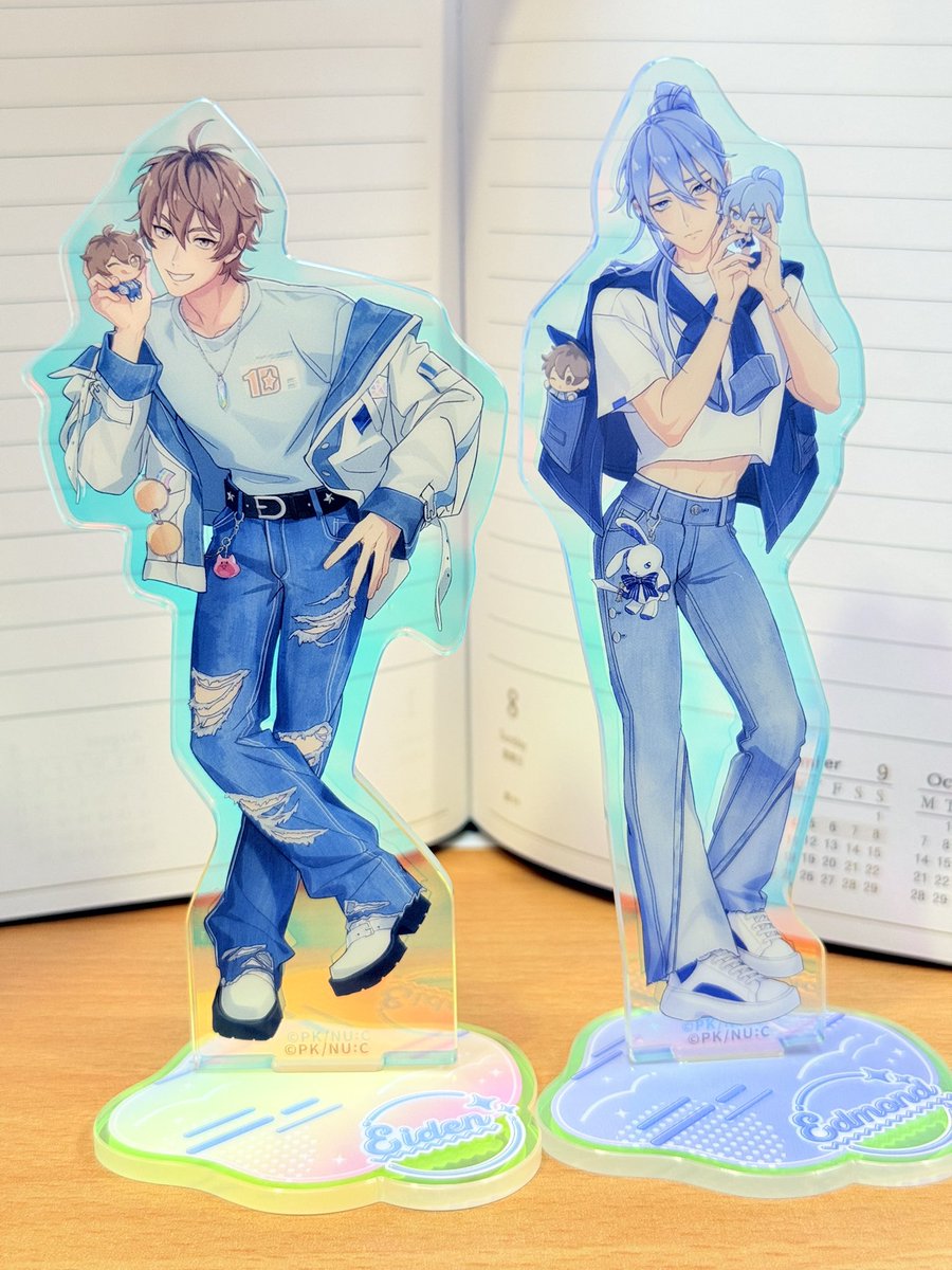 srabbittw's tweet photo. 這次的推活立牌真的好適合大家站在一起，動作超豐富好可愛🥰雷射彩光用不同背景會變成不一樣的顏色超棒的

#nucarnival #新世界狂歡 https://t.co/KuhDMwBNwR