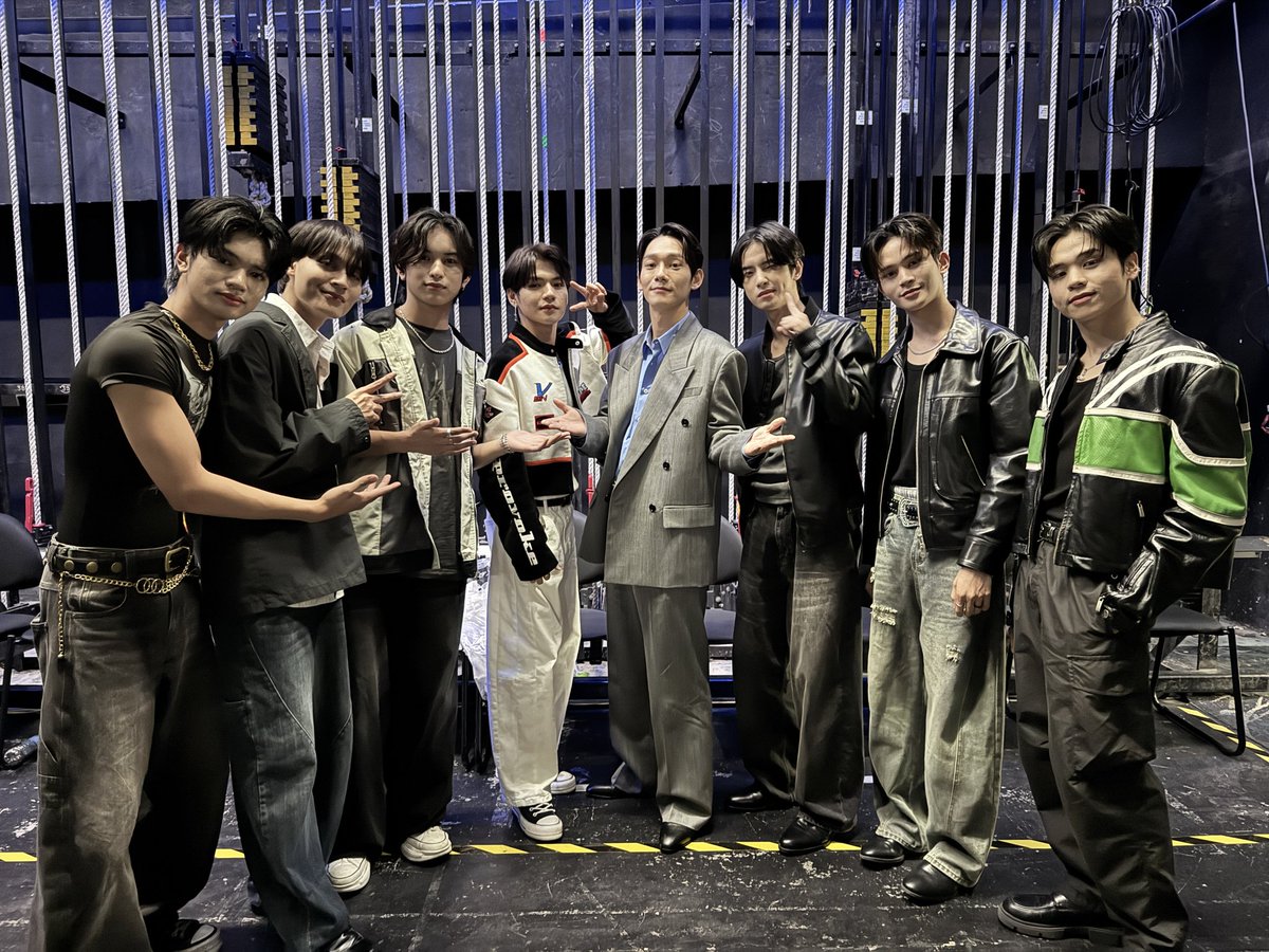 HORI7ON with CHEN 선배님 🔥 <a href="/CHEN_INB100/">CHEN_official</a> 

#HORI7ON #호라이즌 #CHEN #첸